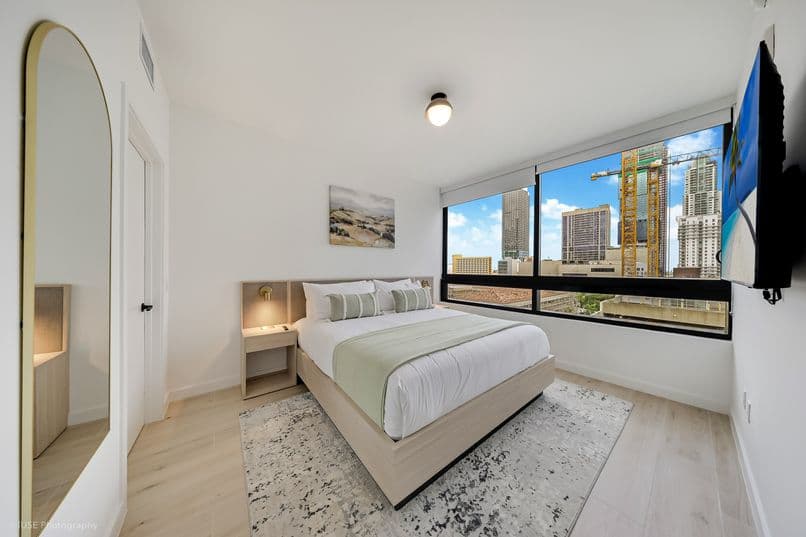 Suite D-803